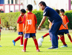 Peran Pelatih dalam Membentuk Karakter Disiplin Atlet Sepak Bola
