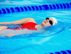 Studi Tentang Teknik Dasar Renang Gaya Punggung dan Latihan Efektifnya