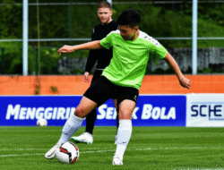 Studi Tentang Teknik Menendang dan Menggiring Bola dalam Sepak Bola