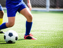 Teknik Dasar dan Taktik Permainan Sepak Bola di Tingkat Sekolah Menengah