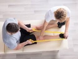 Peran Fisioterapi dalam Pemulihan Atlet: Dari Lapangan ke Klinik